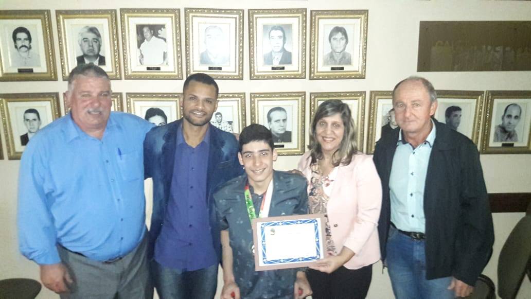 Atleta Paraolímpico de Arroio dos Ratos recebe homenagem